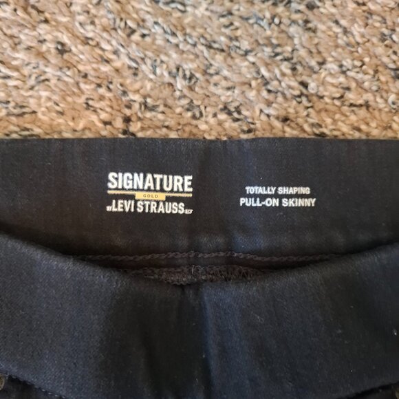 Black Levis Signature Gold Totally Shaping Pull-on Skinny Jean size 6 - Picture 2 of 4